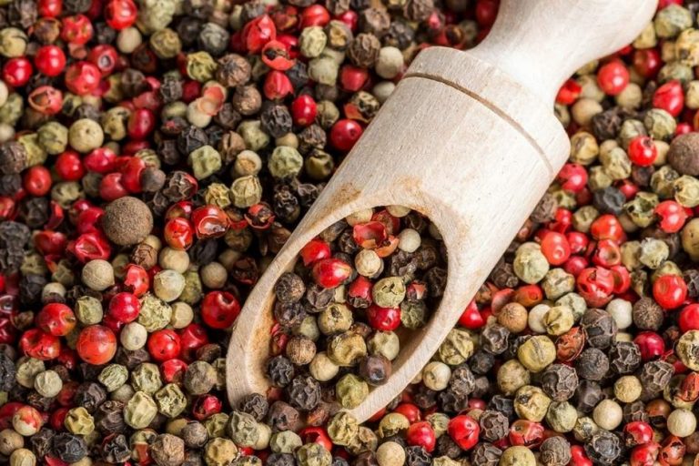 Pimenta-do-Reino: 15 Benefícios, Informação Nutricional, Receitas e ...
