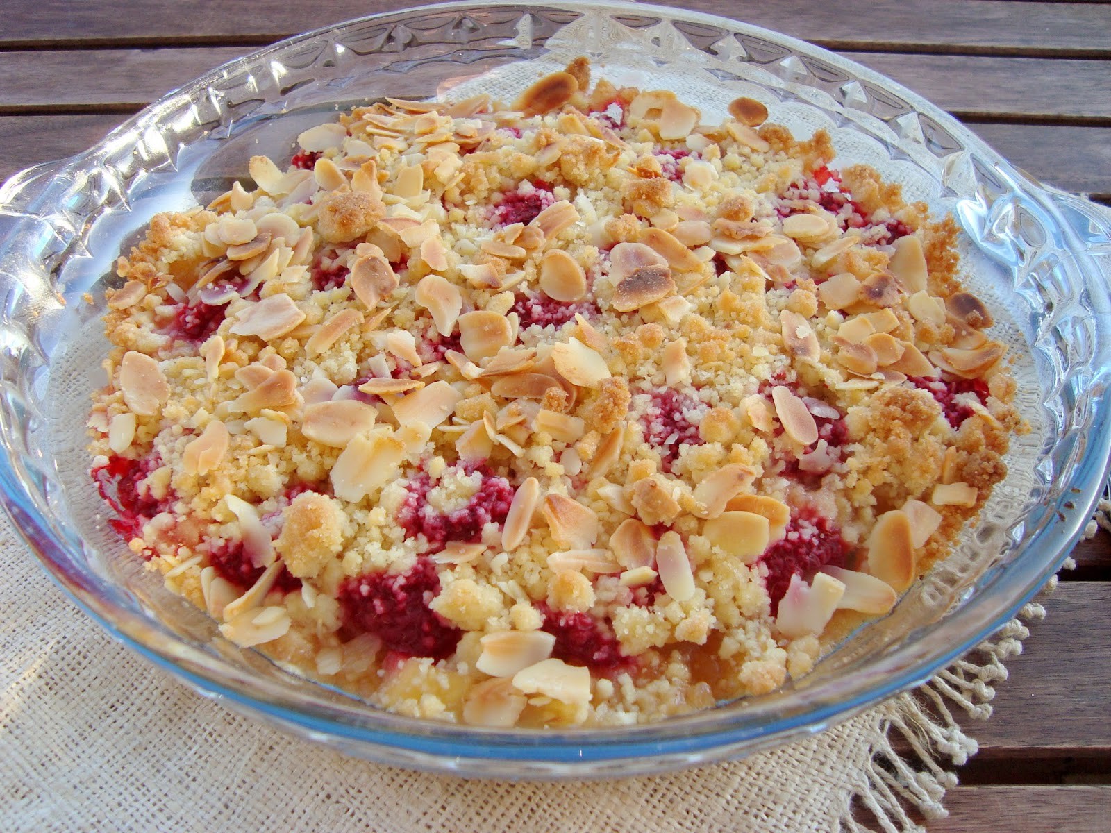 Crumble de pera e framboesa