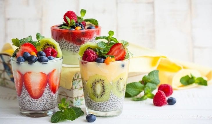 Pudim de chia com frutas